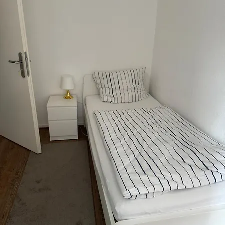 Handwerkerunterkunft Mit Große Küche Und Gartennutzung Apartamento *